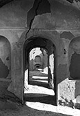 Bahram castle,حجره مخروبه در قصر بهرام